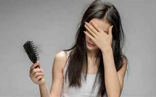 梦见自己掉头发(梦见自己掉头发是什么征兆)