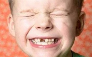 梦见自己的牙齿掉了(梦见自己的牙齿掉了好几颗周公解梦)