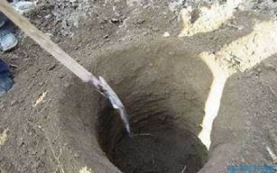 梦见挖坑(梦见挖坑埋棺材是什么意思)