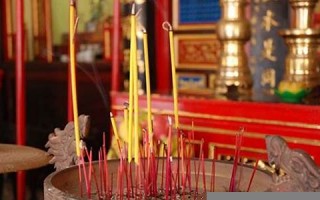 梦见上香(梦见上香磕头什么意思)